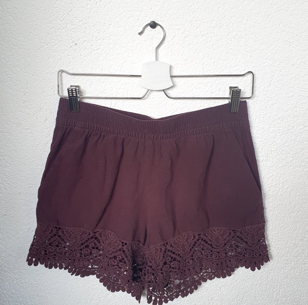 Lila Shorts von H&M Größe S mit Spitze