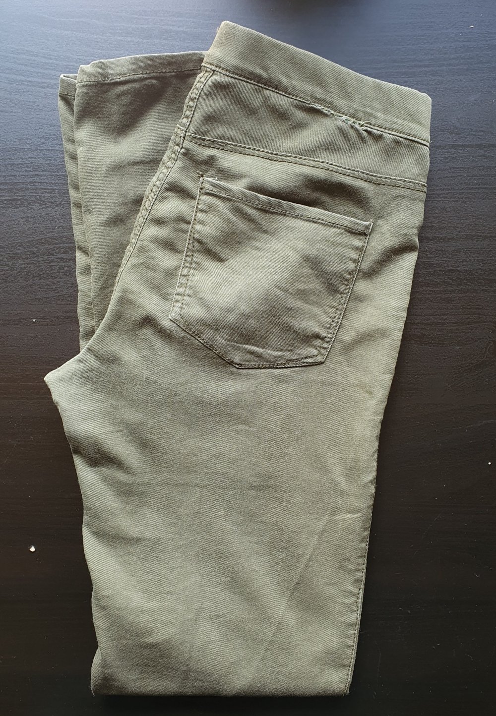 Khakifarbene Hose von H&M Größe 36