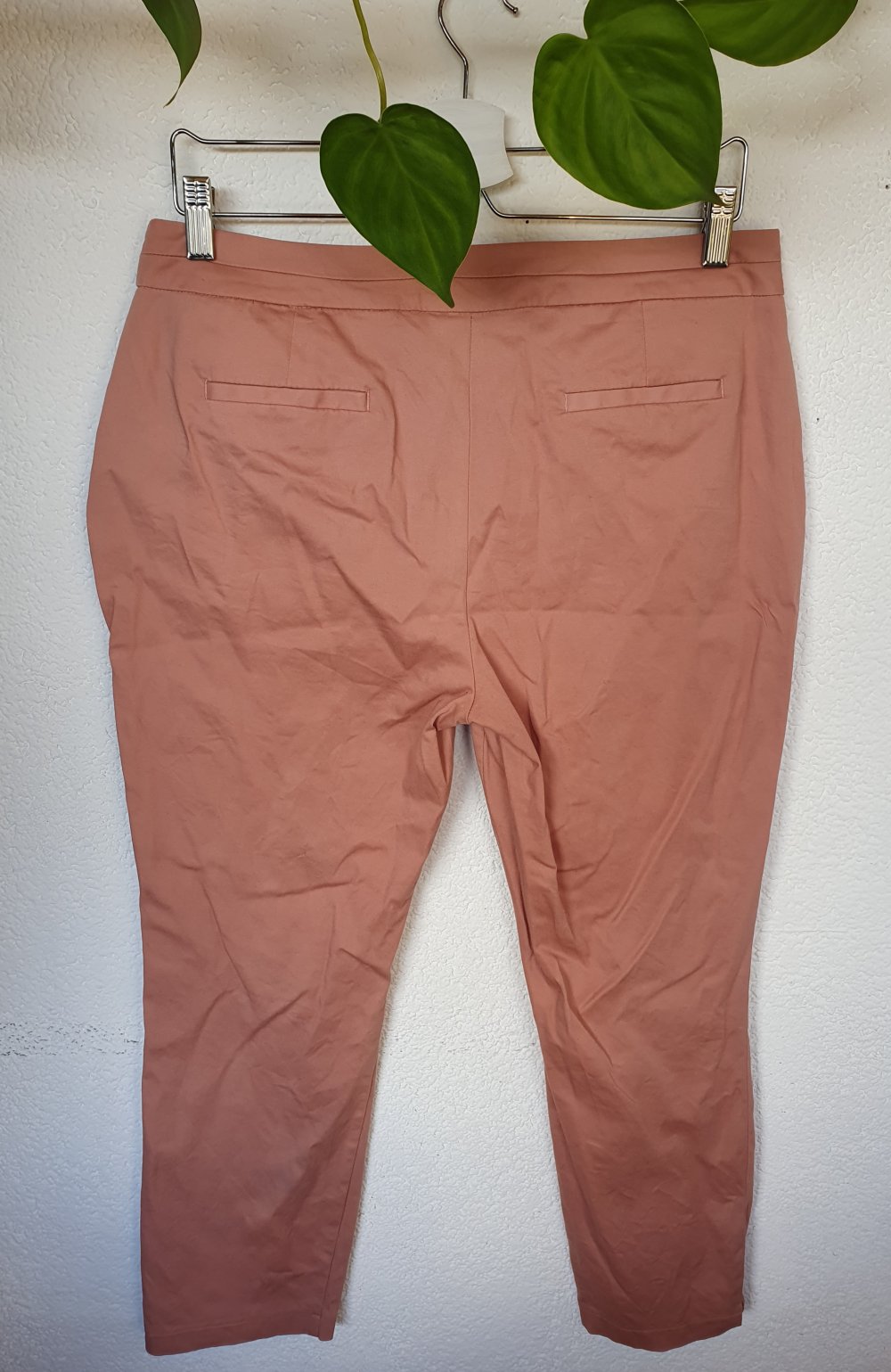 Lachsfarbene Chino von Atmosphere Größe 42