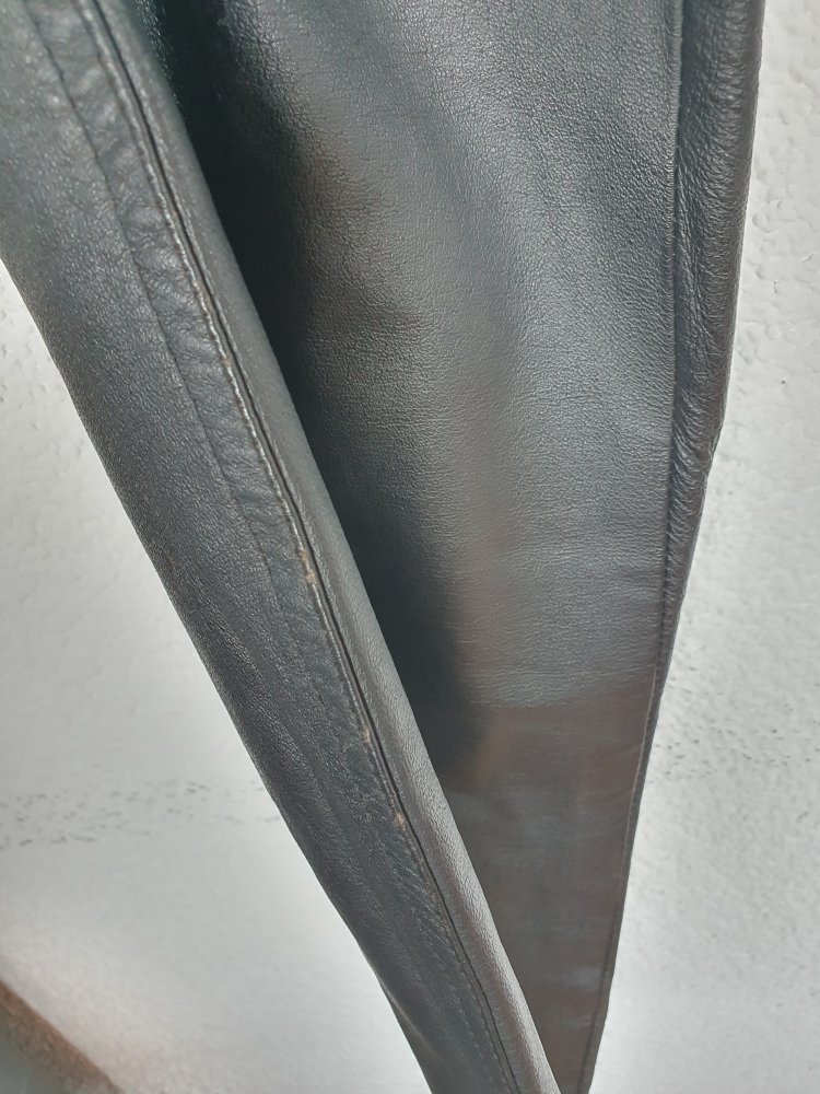 Schwarze Lederhose Größe 38