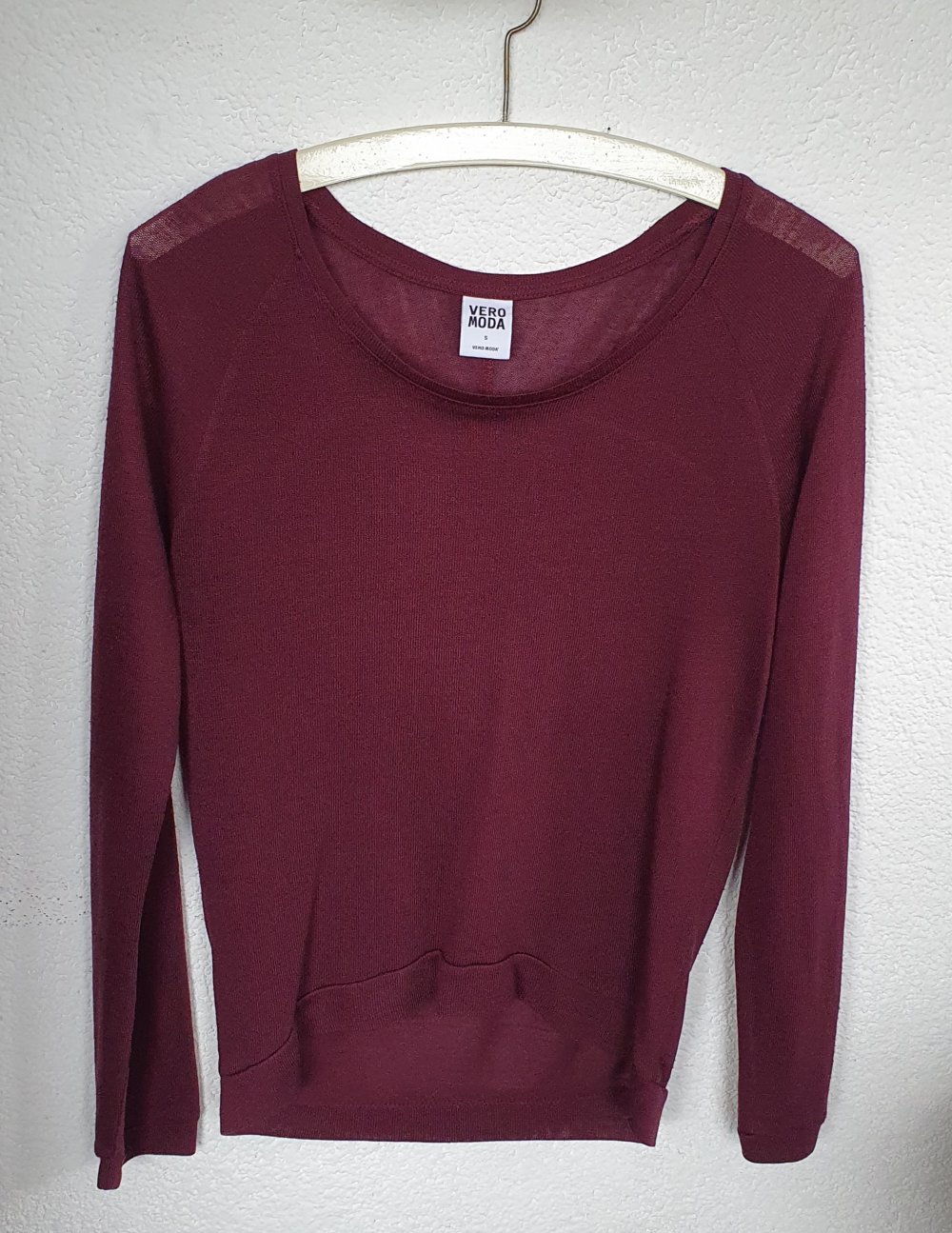 Bordeauxfarbenes Langarmshirt von Vero Moda Größe S