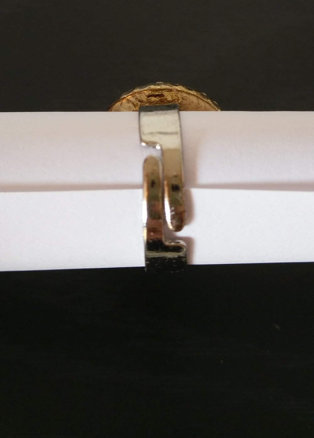 Ring mit rundem Stein und Strasssteinchen