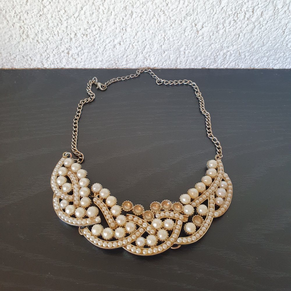 Statementkette mit Perlen 