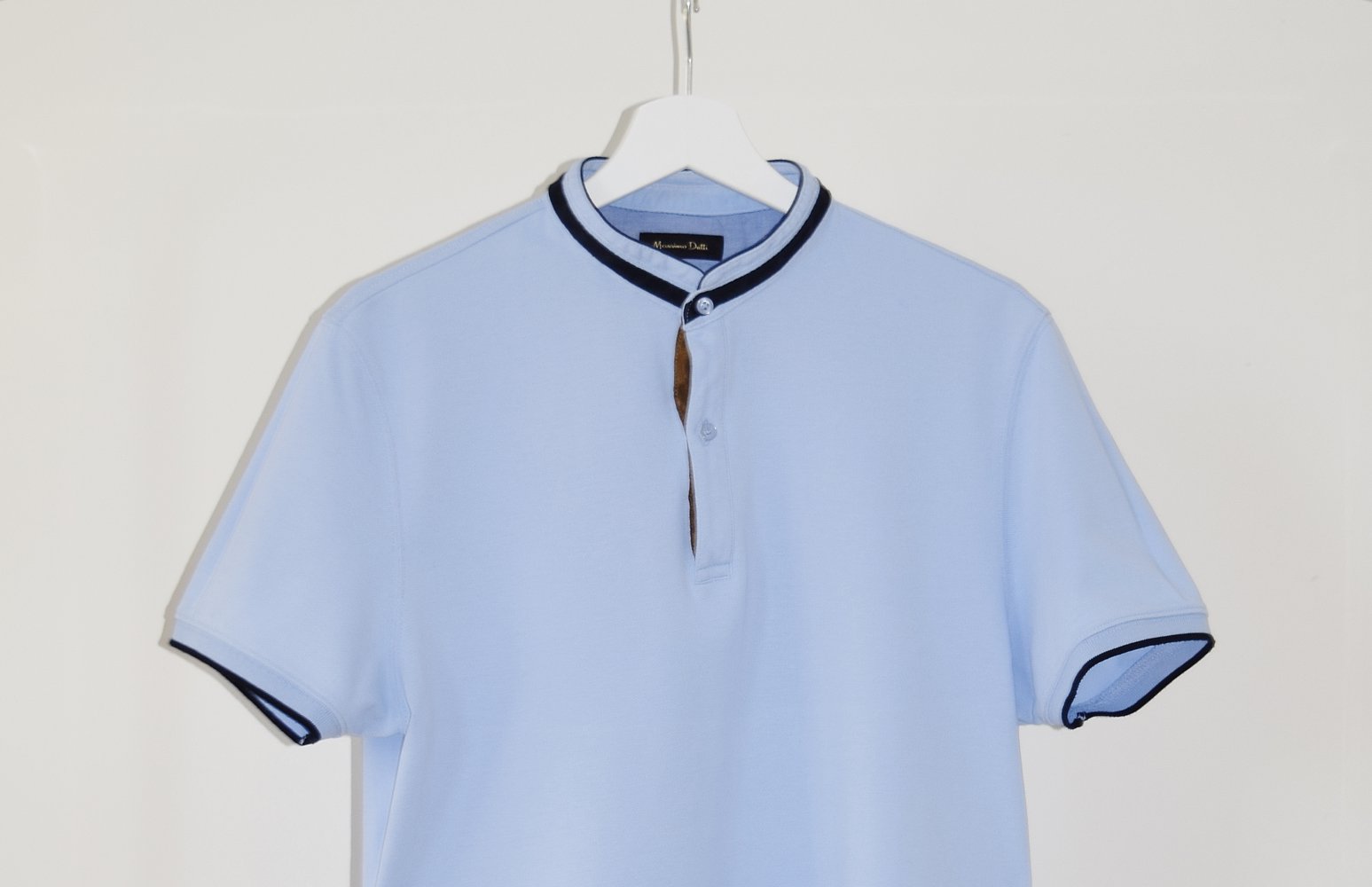 Sky Blue Poloshirt mit Stehkragen von Massimo Dutti