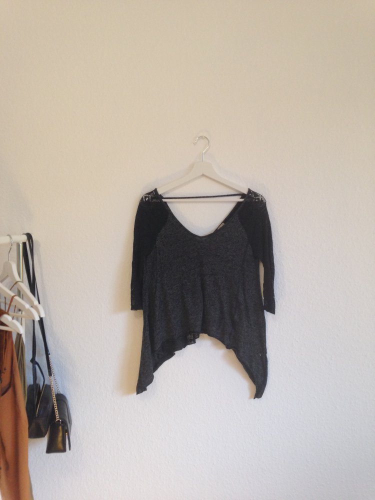Leichter Strickpullover mit Spitze // Hollister