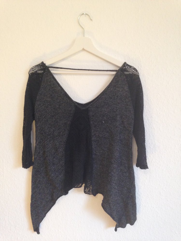 Leichter Strickpullover mit Spitze // Hollister