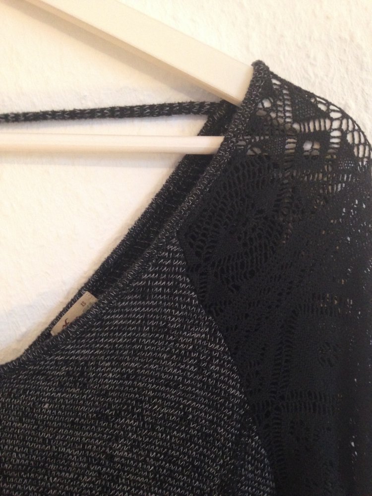Leichter Strickpullover mit Spitze // Hollister
