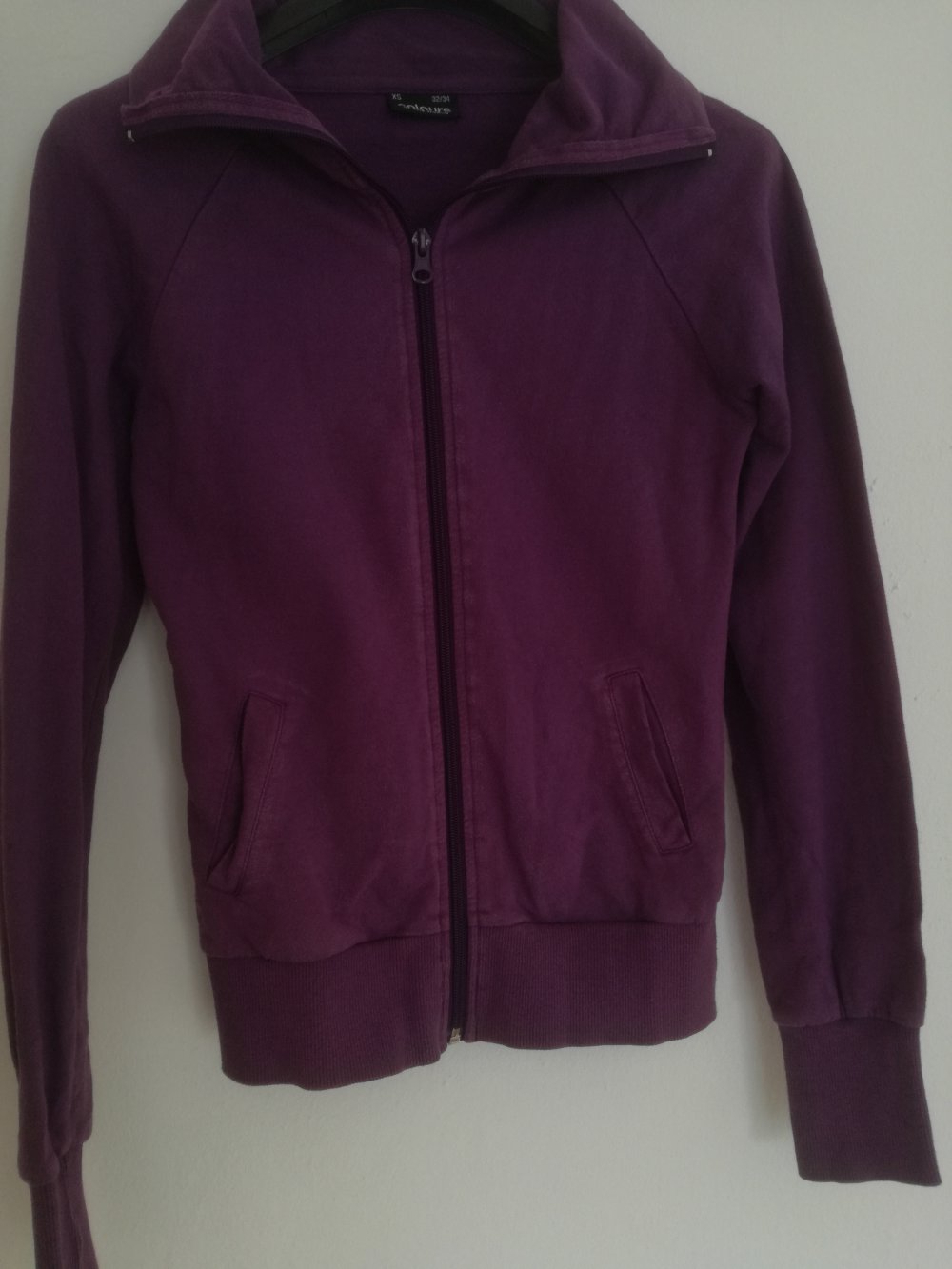 Lilane, Violette Strickjacke