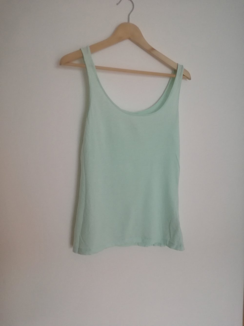 helles baby blaues Top geht fast in Richtung mint
