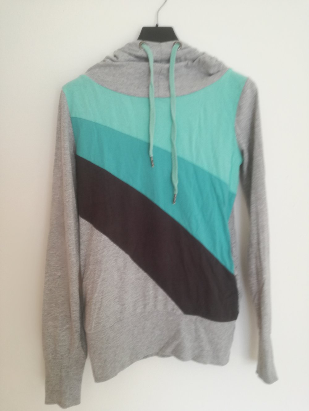 Kaputzenpullover verschiedene Blautöne (türkis, blau, grau)