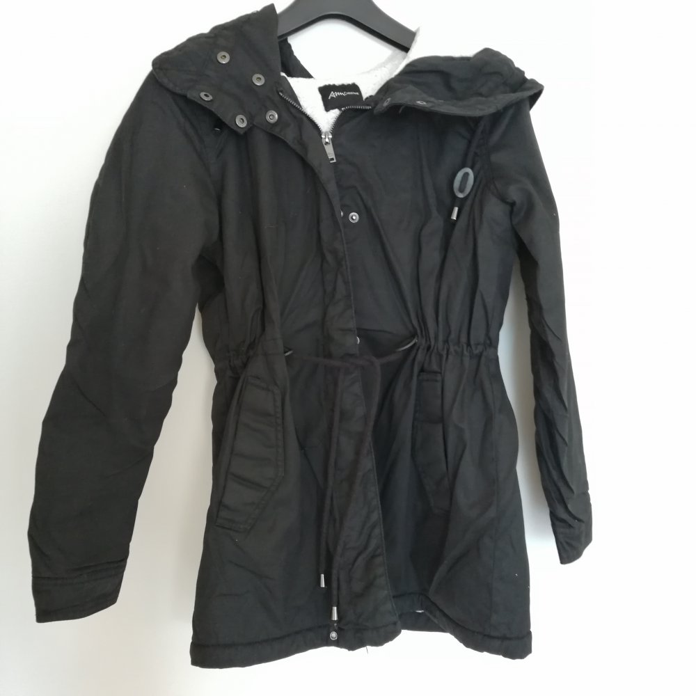 Schwarzer Parker mit vielen Taschen Jacke Teddyfell Ann Christine