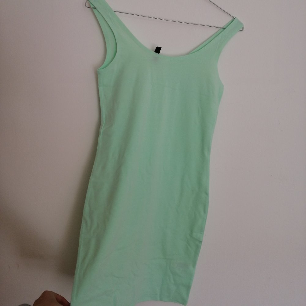hellgrünes Kleid Frühlings grün