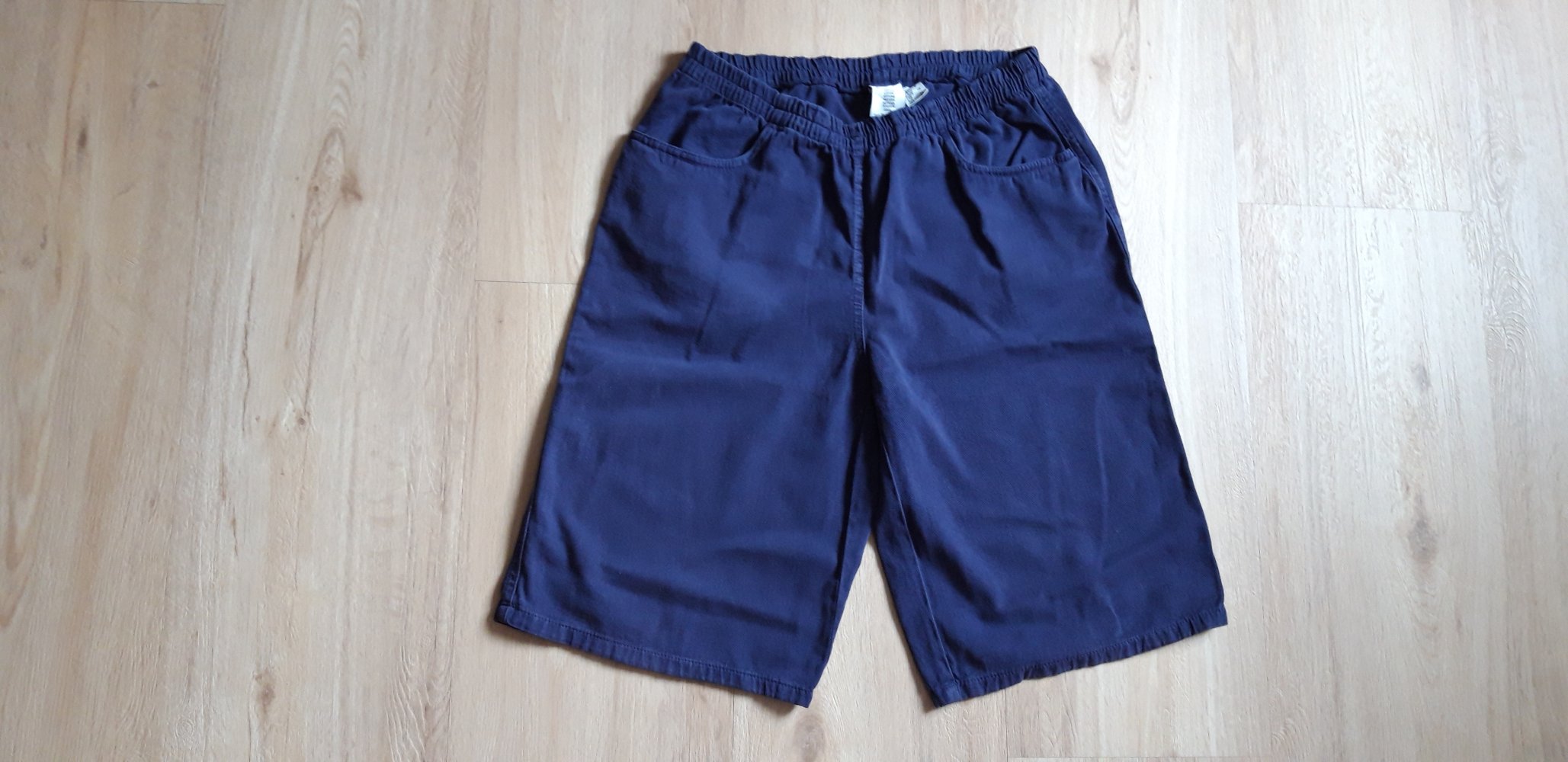 Dunkelblaue Shorts