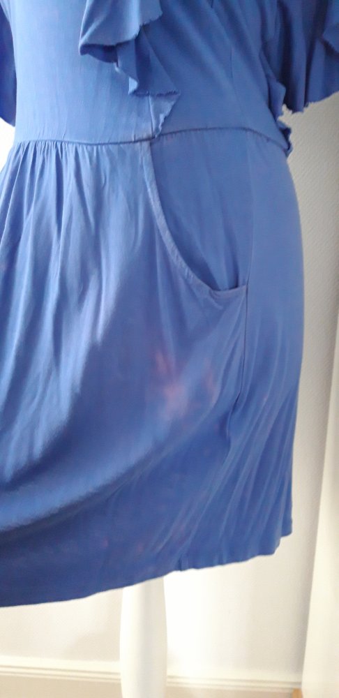 Minikleid mit Schmetterlingsärmeln