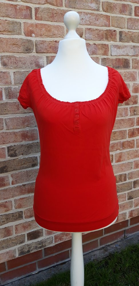 rotes Shirt