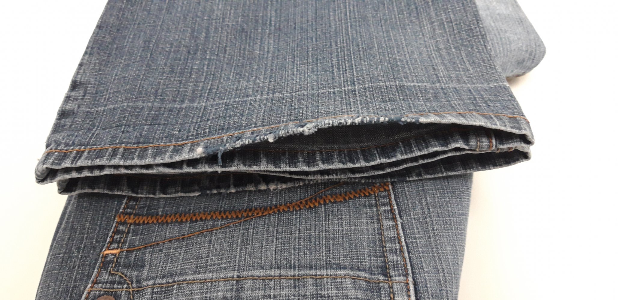 Ausgestellte Jeans