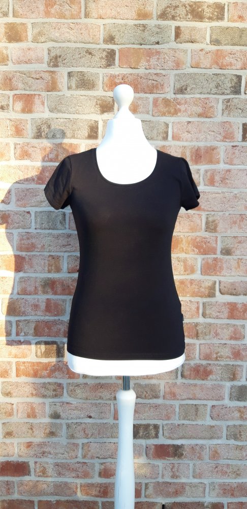 Basic T-Shirt in L