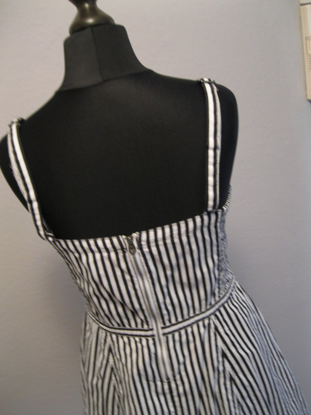 gestreiftes maritimes Kleid