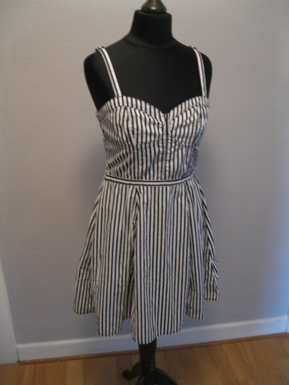 gestreiftes maritimes Kleid