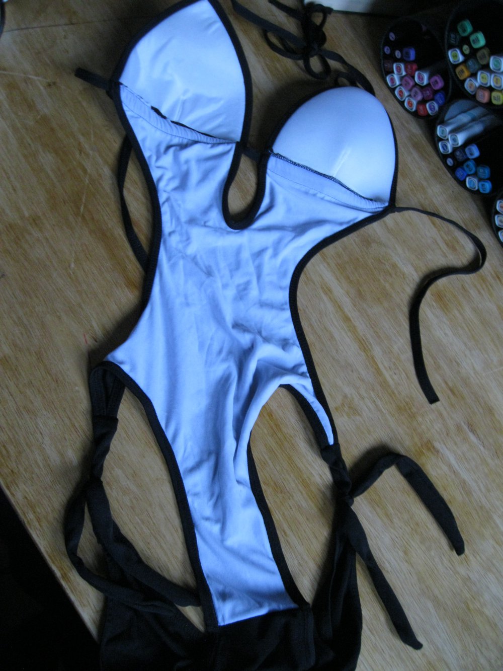schwarzer Monokini / Badeanzug
