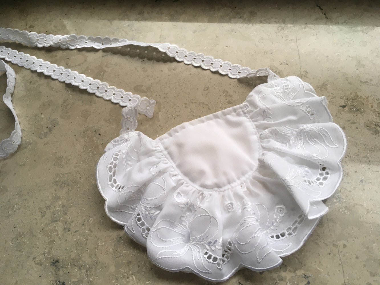 Schicker Blüten-Kopfschmuck inkl. Täschchen