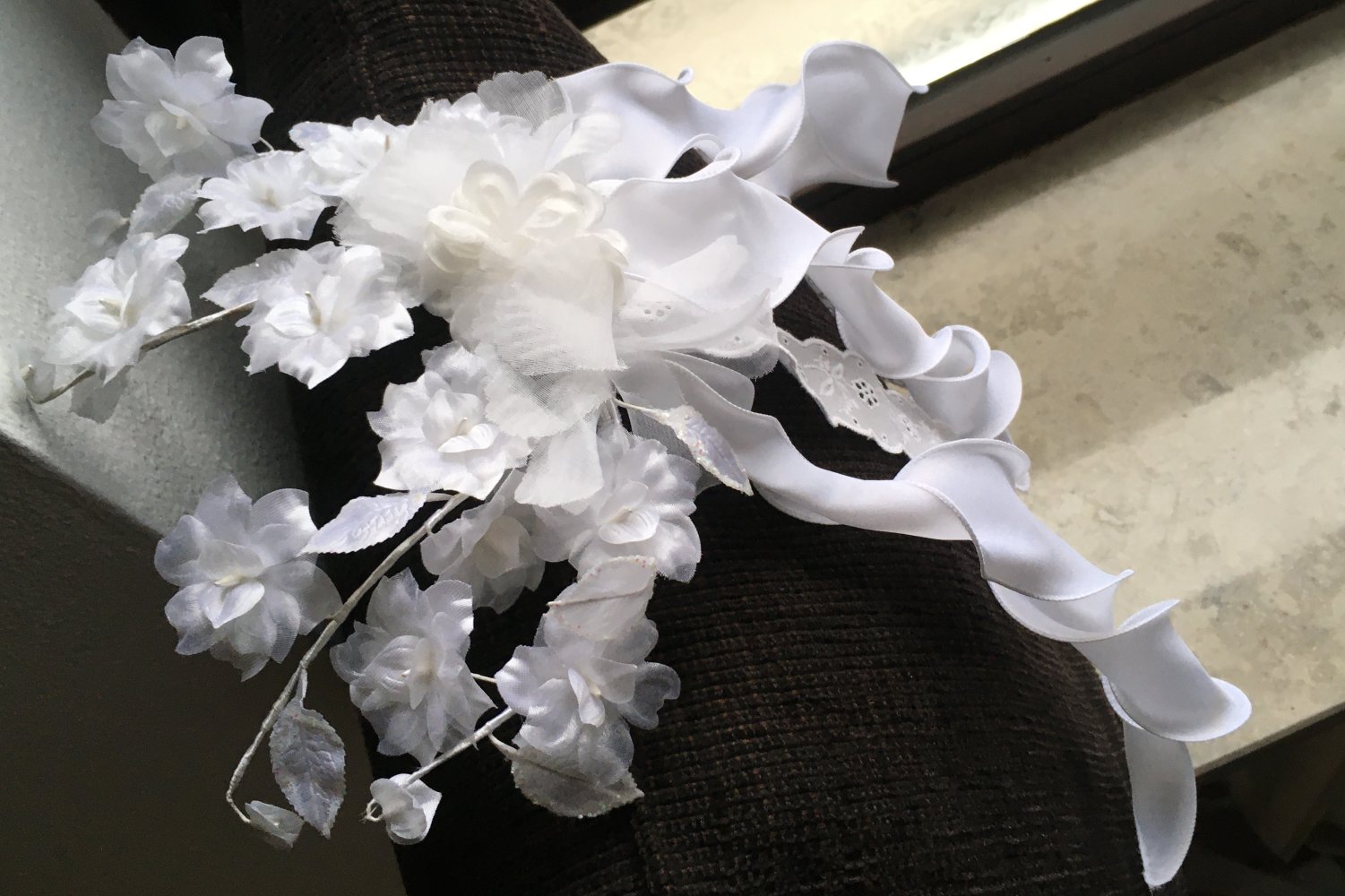 Schicker Blüten-Kopfschmuck inkl. Täschchen