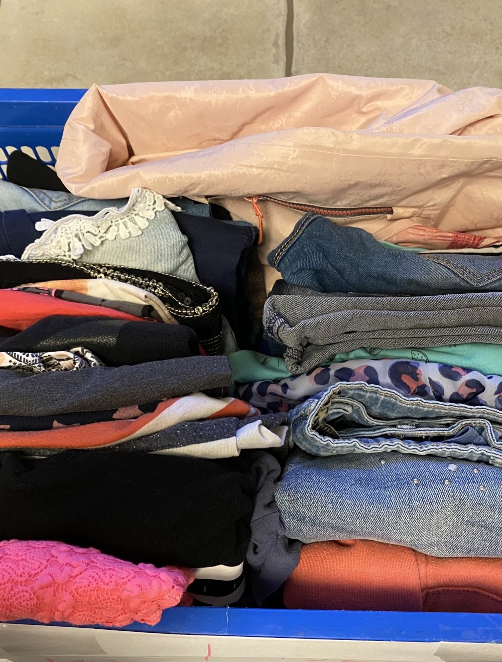 1 bunte Überraschungskiste Kleiderpaket Kleidung Mädchen 146/152