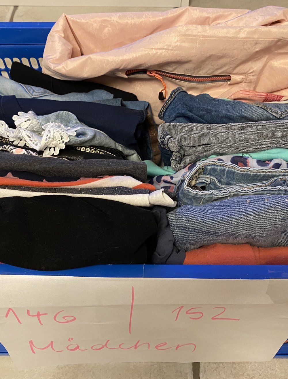1 bunte Überraschungskiste Kleiderpaket Kleidung Mädchen 146/152