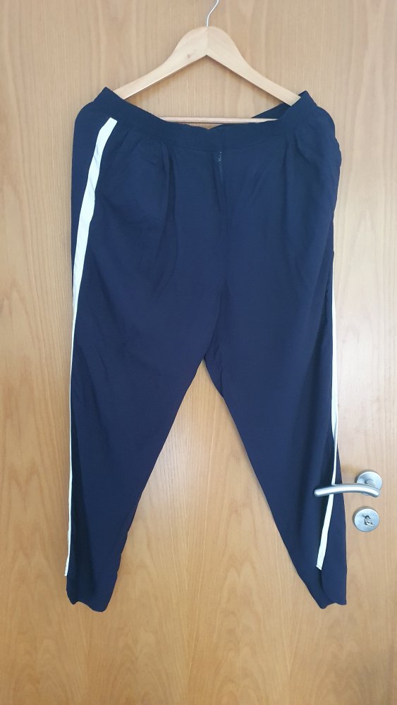 Stoffhose dunkel blau mit Sportstreifen 40 S. Oliver