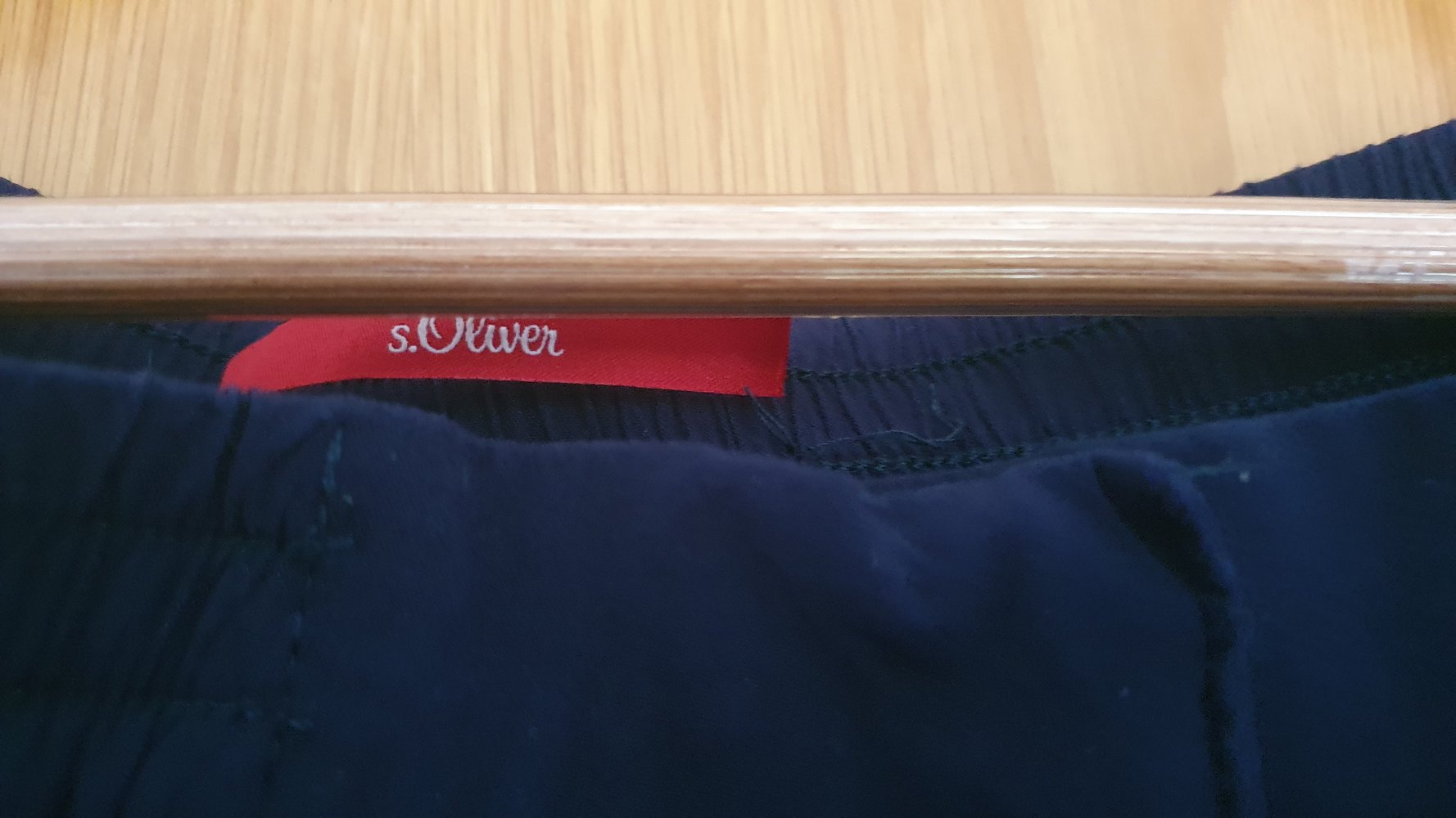 Stoffhose dunkel blau mit Sportstreifen 40 S. Oliver
