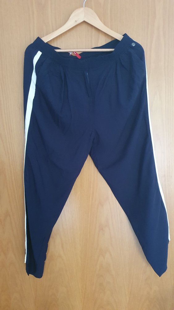 Stoffhose dunkel blau mit Sportstreifen 40 S. Oliver