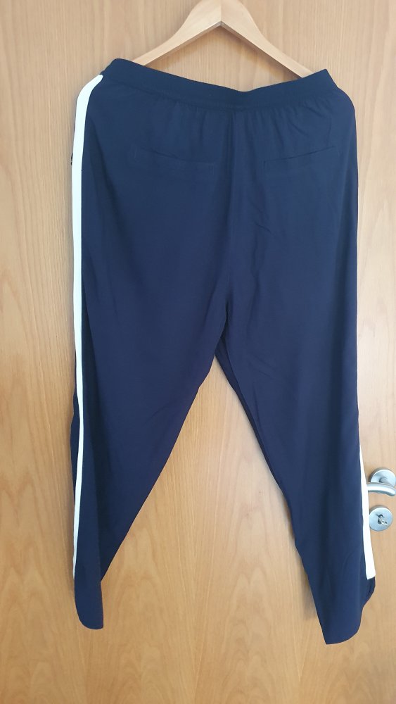 Stoffhose dunkel blau mit Sportstreifen 40 S. Oliver