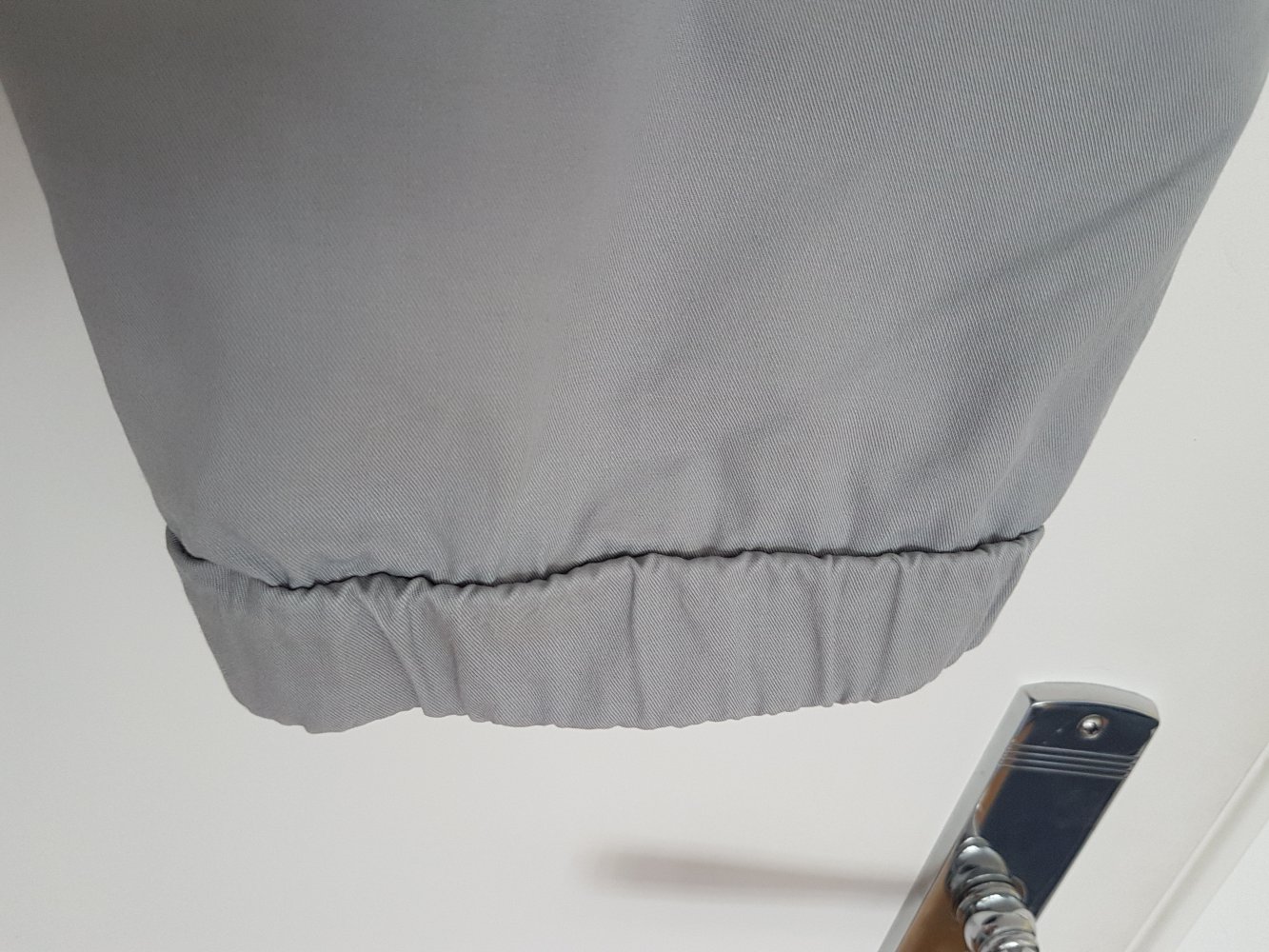 Drei viertel Hose mit Bundfalten von Esprit hell grau 40