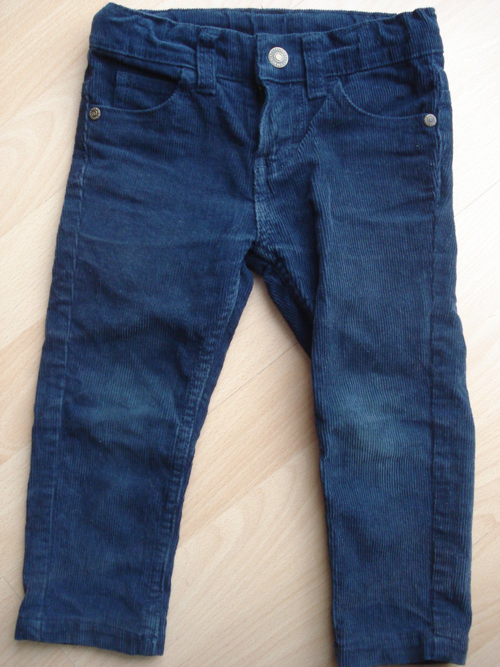 dunkelblaue Cordhose