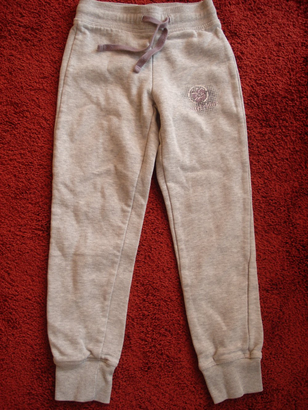 graue bequeme Jogginghose