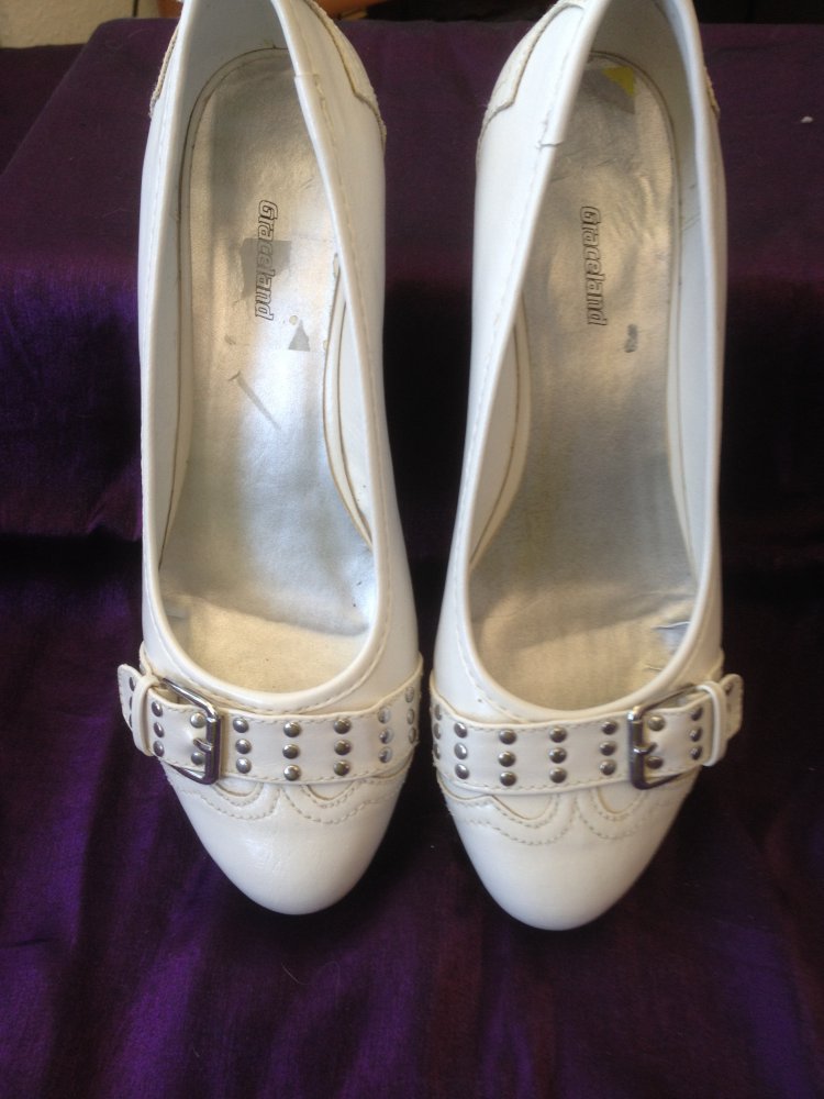 Weiße Pumps mit Keilabsatz Gr. 41