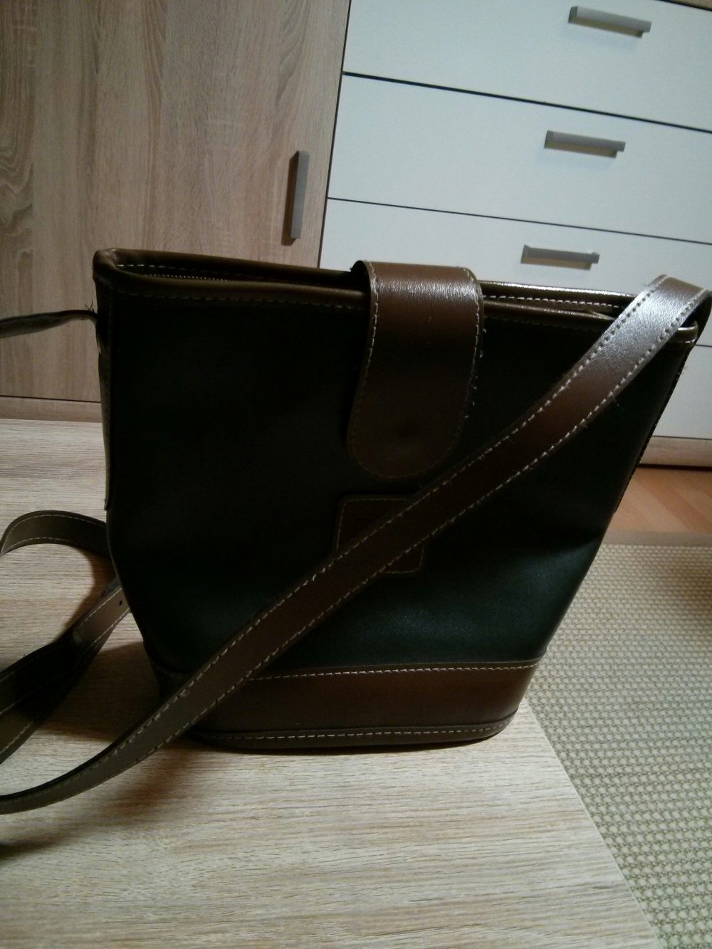Grün braune kleine Handtasche