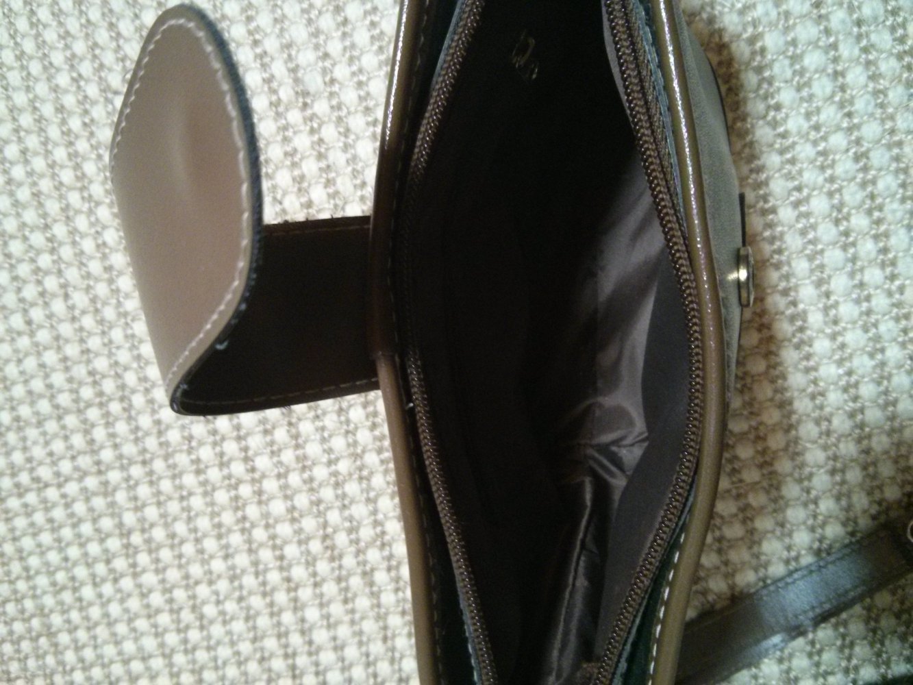 Grün braune kleine Handtasche
