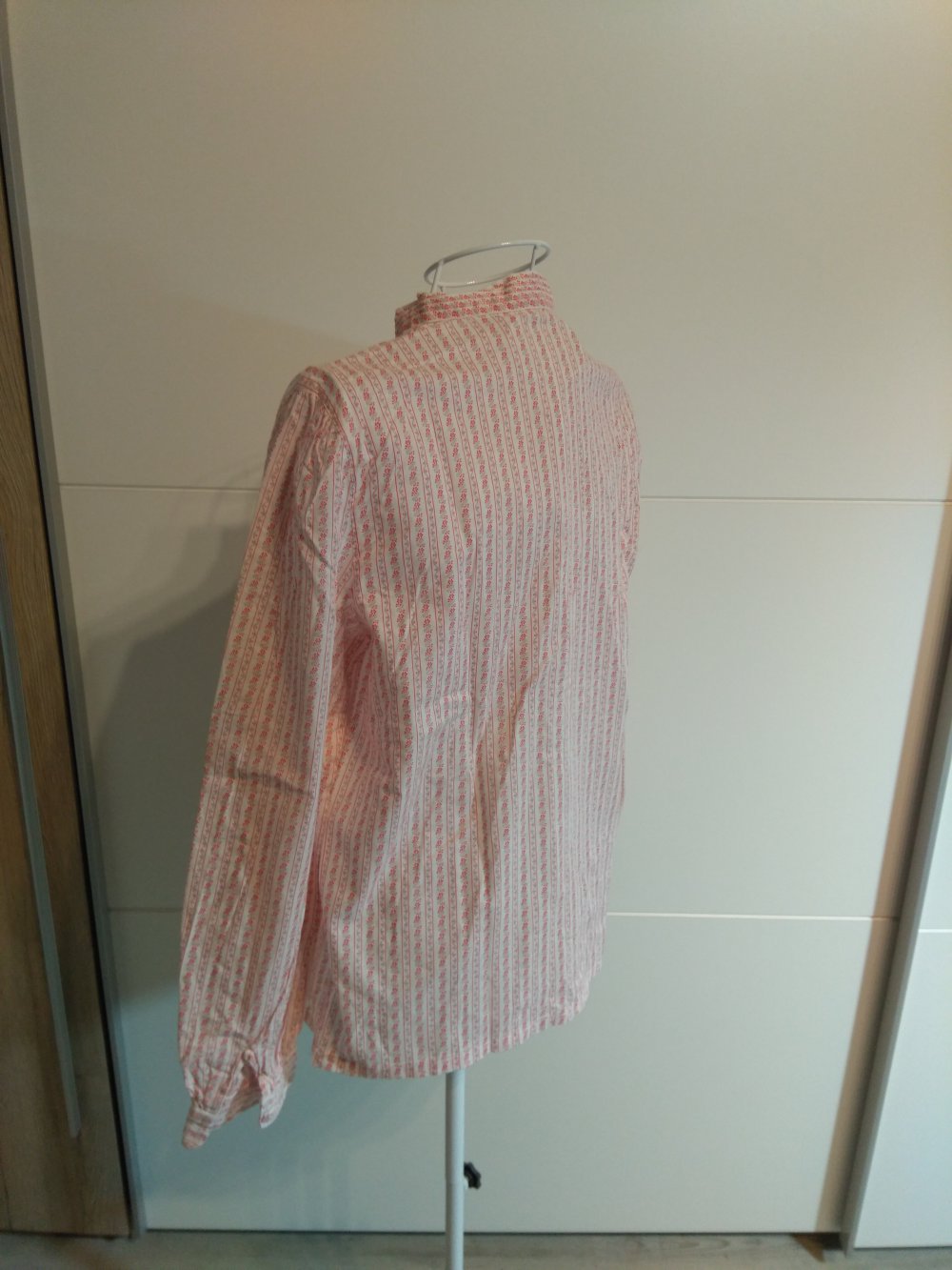 Weiß rote Trachten Bluse