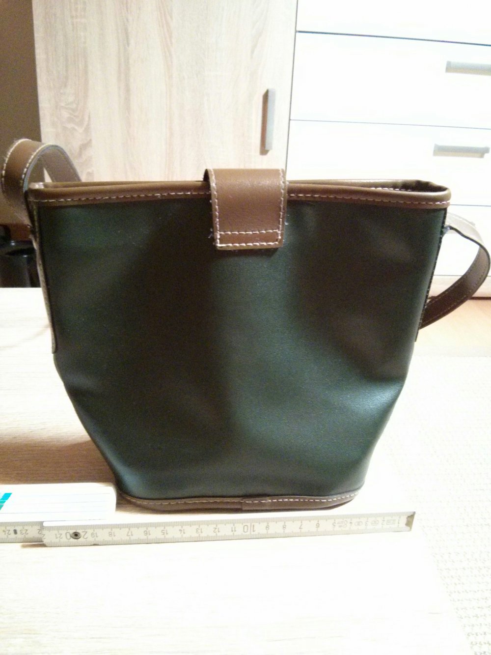 Grün braune kleine Handtasche