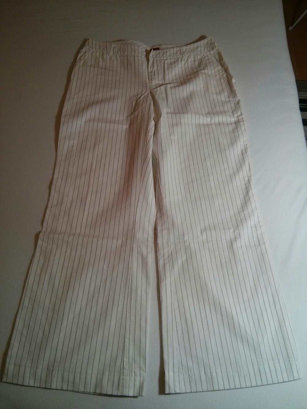 Weiße gestreifte leichte Sommer Hose