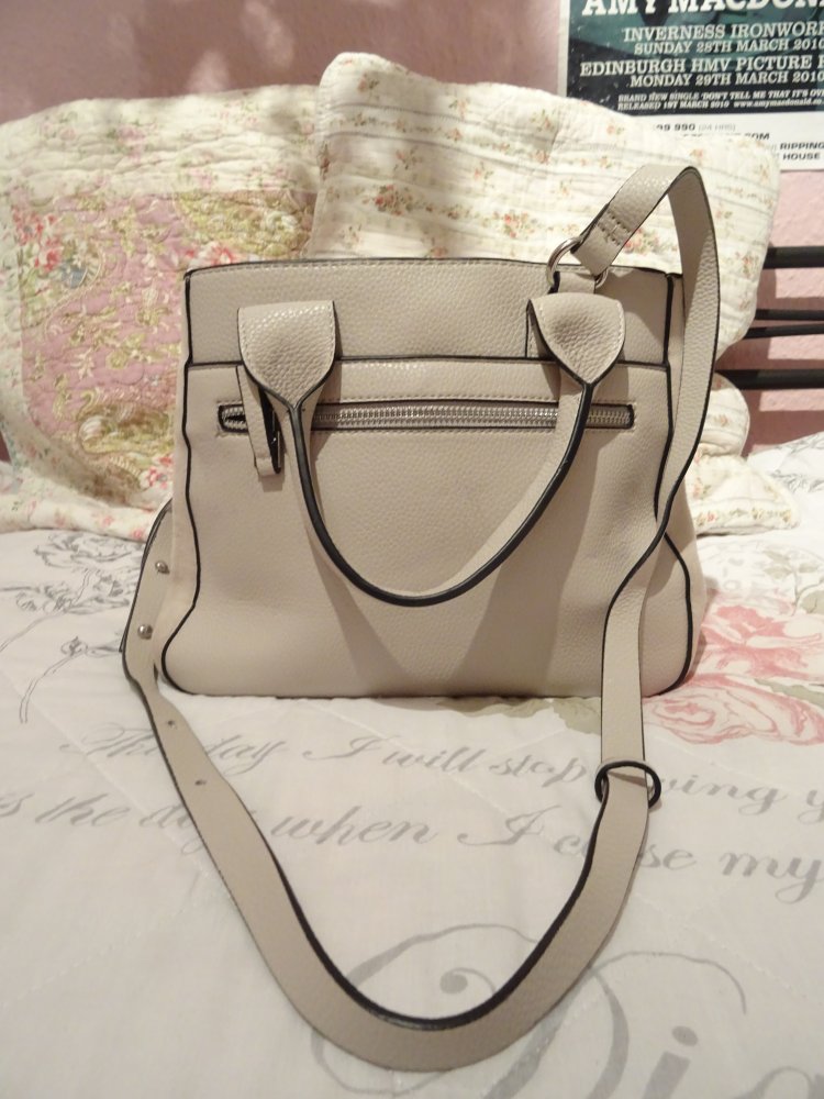 Graue Handtasche / Umhängetasche neuwertig