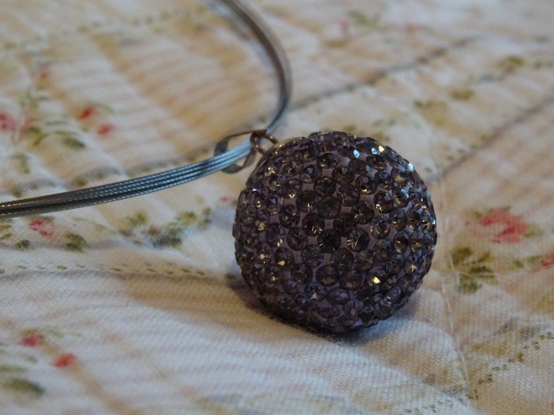 SIX schöne Halskette mit Glitzerkugel lila 43 cm