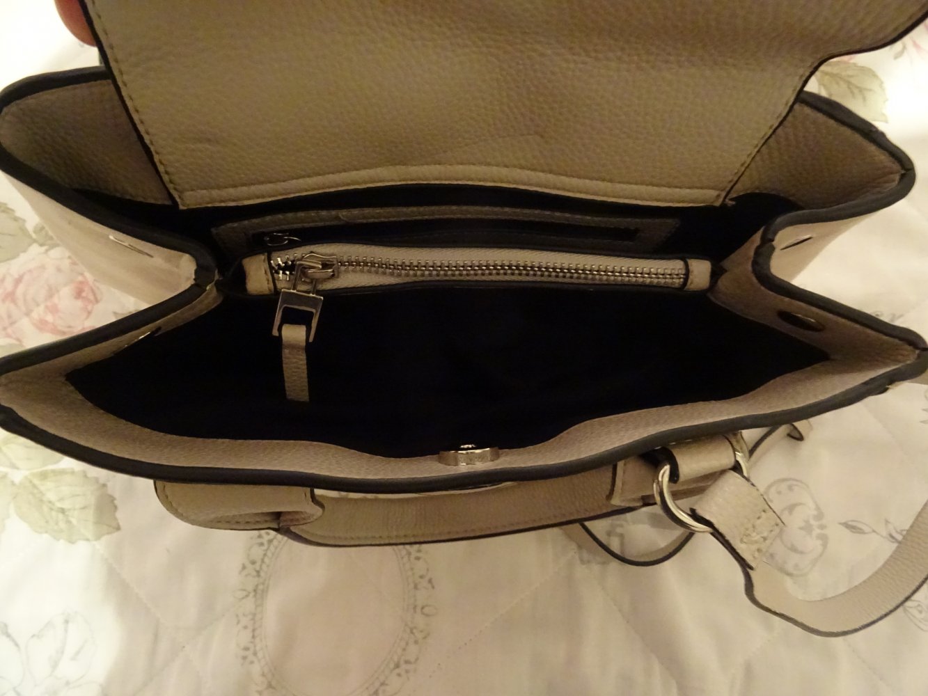 Graue Handtasche / Umhängetasche neuwertig