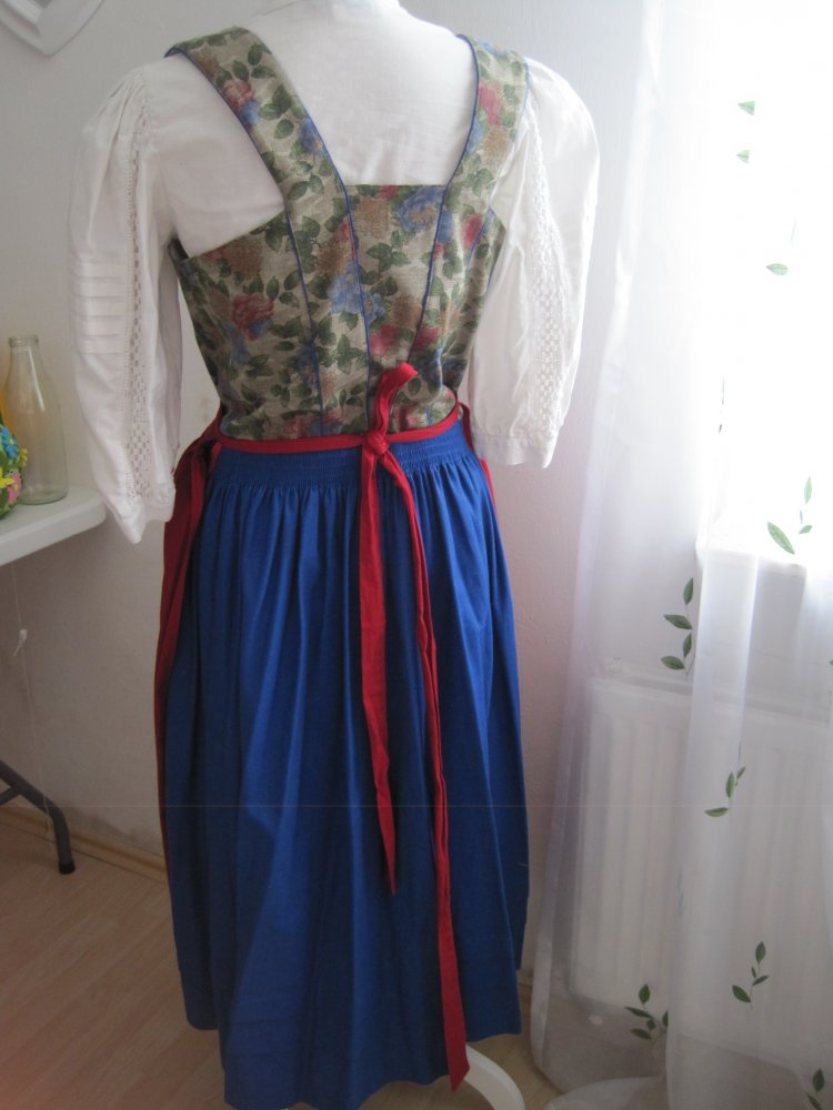 Dirndl Damen mit Trachtenbluse