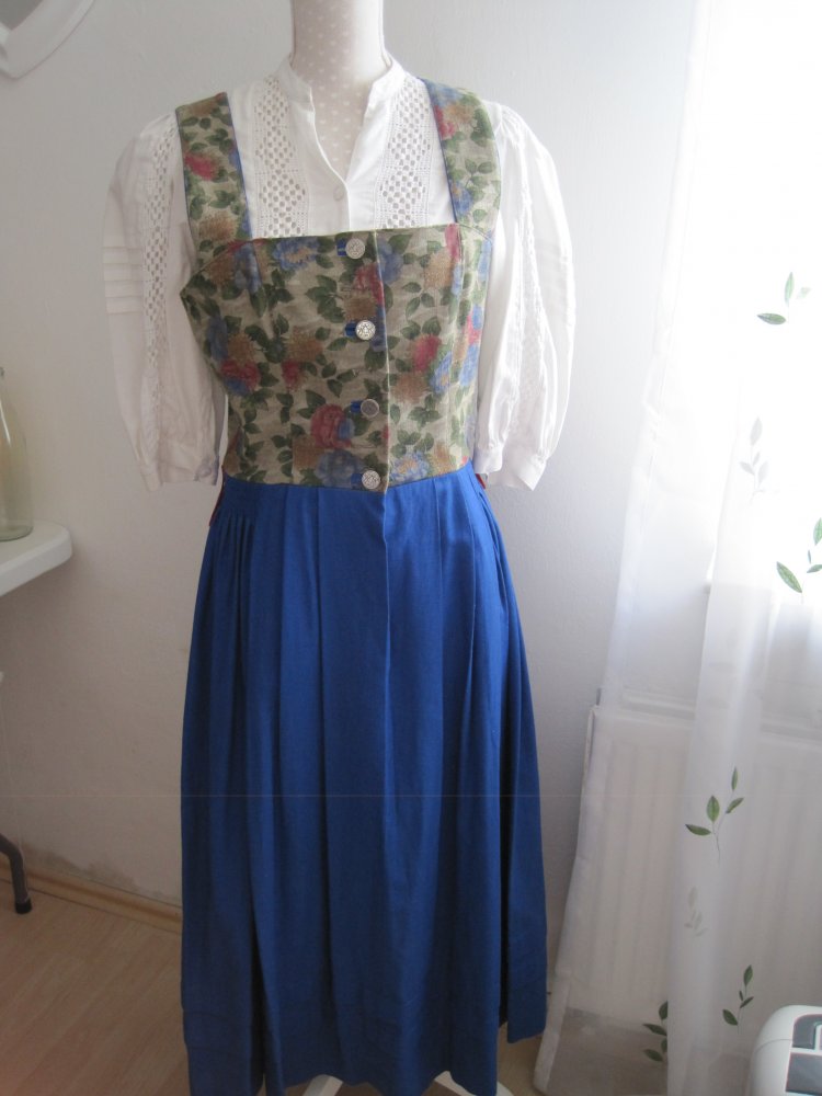 Dirndl Damen mit Trachtenbluse