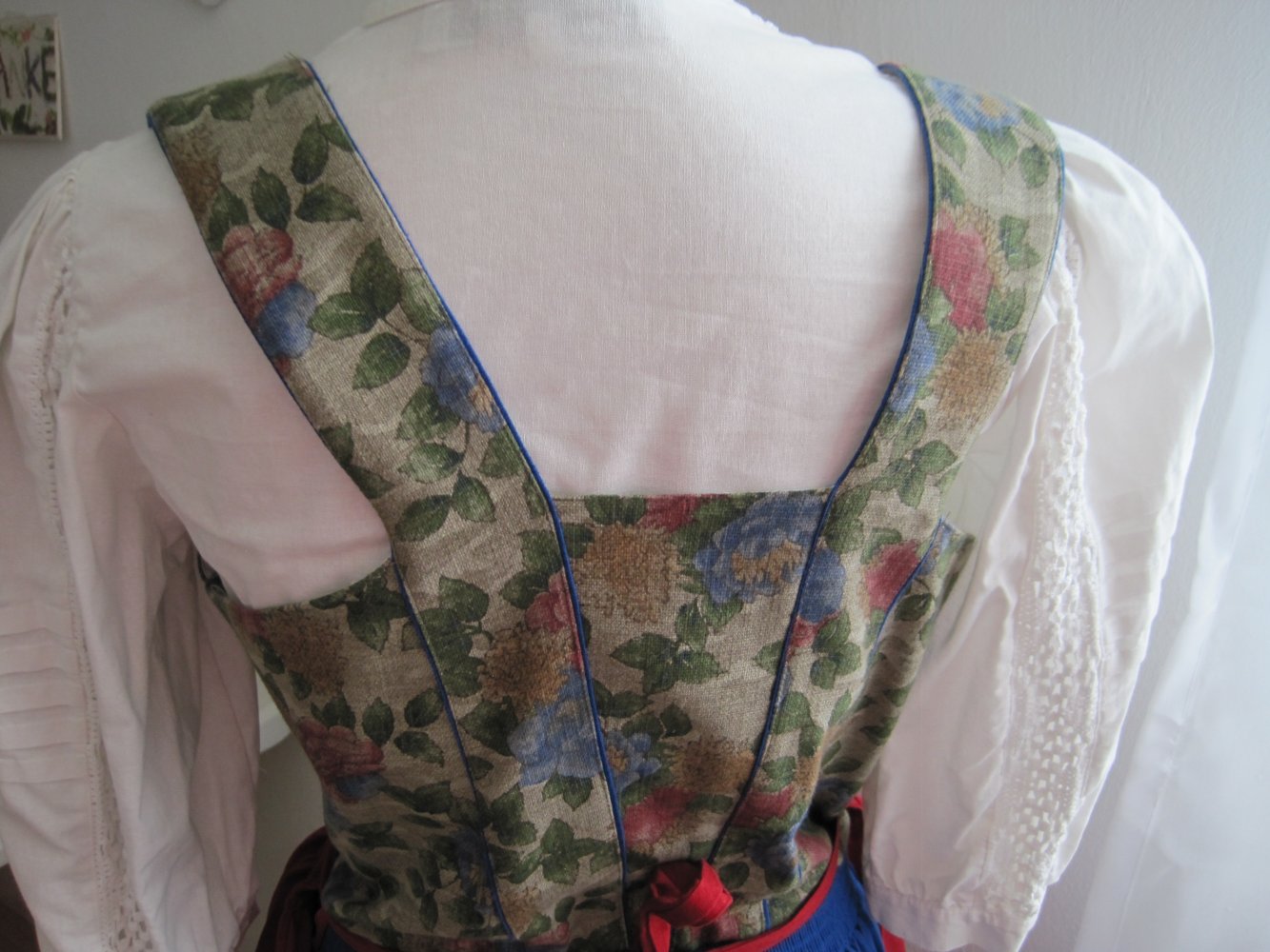 Dirndl Damen mit Trachtenbluse