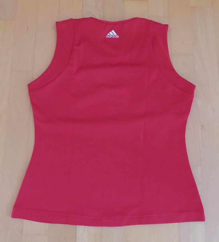 Rotes Sporttop von Adidas