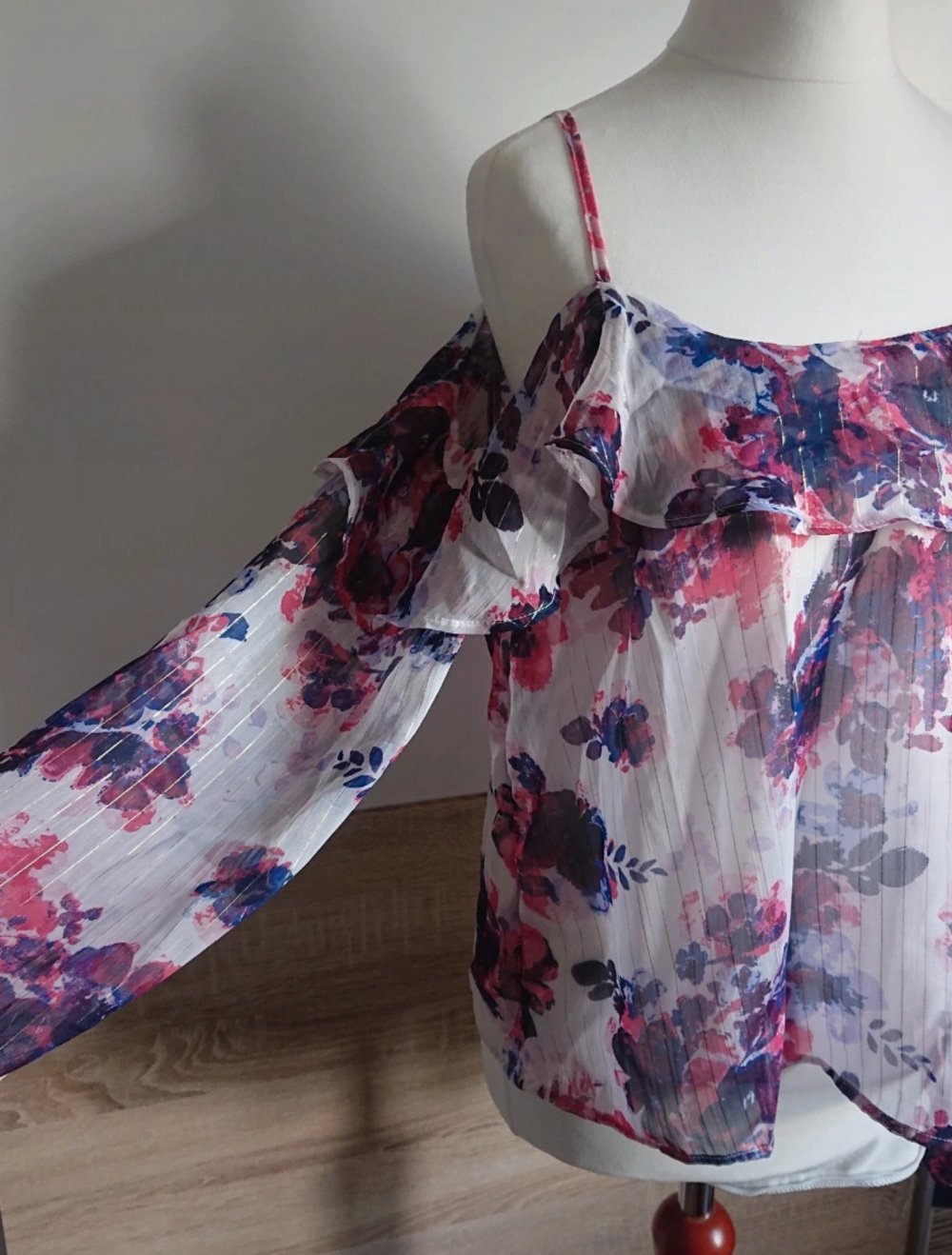 Durchsichtige Bluse mit Blumenmuster