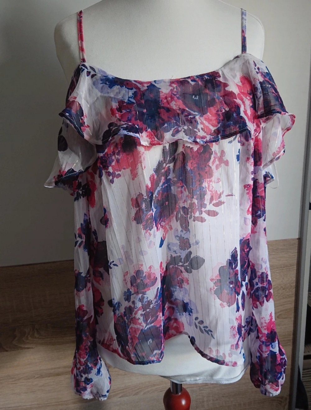 Durchsichtige Bluse mit Blumenmuster